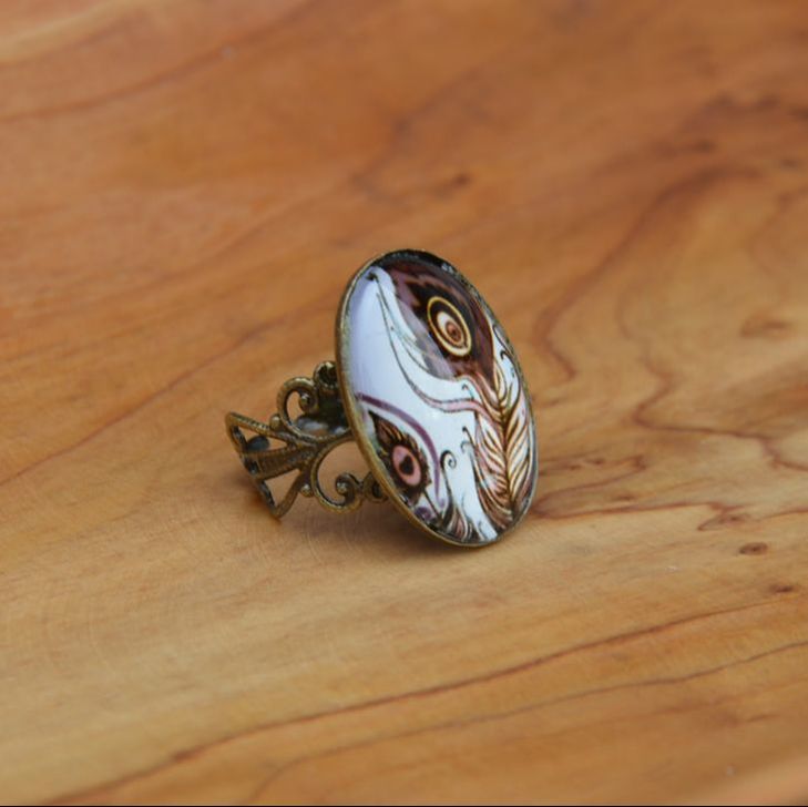 Ročno izdelan prstan z vzorcem pavjega peresa bele in rjave barve